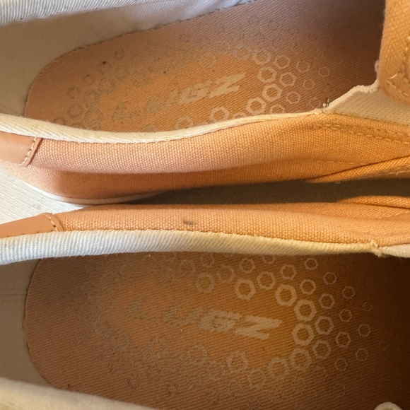 Women’s Peach Lugz Slip On Sneakers Size 9 EUC and Fast Shipping - Picture 4 of 14